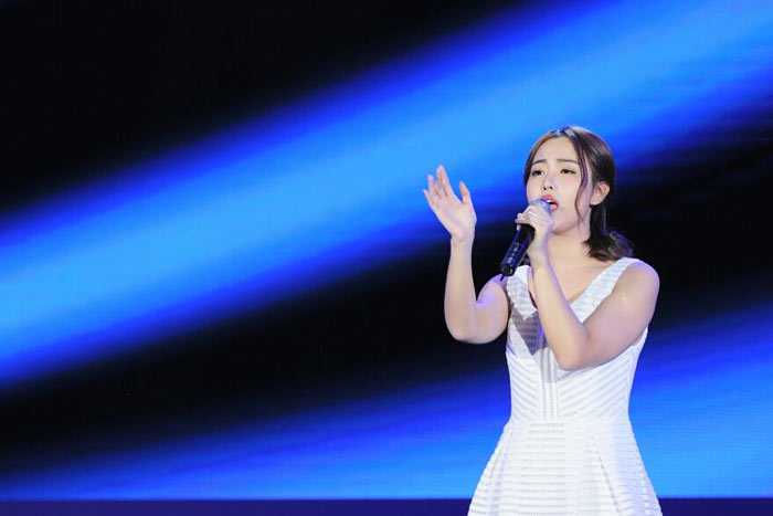 在公司年會(huì)上唱什么樣的歌曲比較好啊？